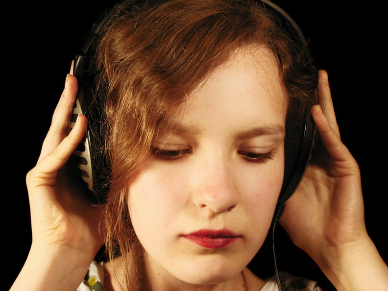 Headphones_by_beatlesufka.jpg